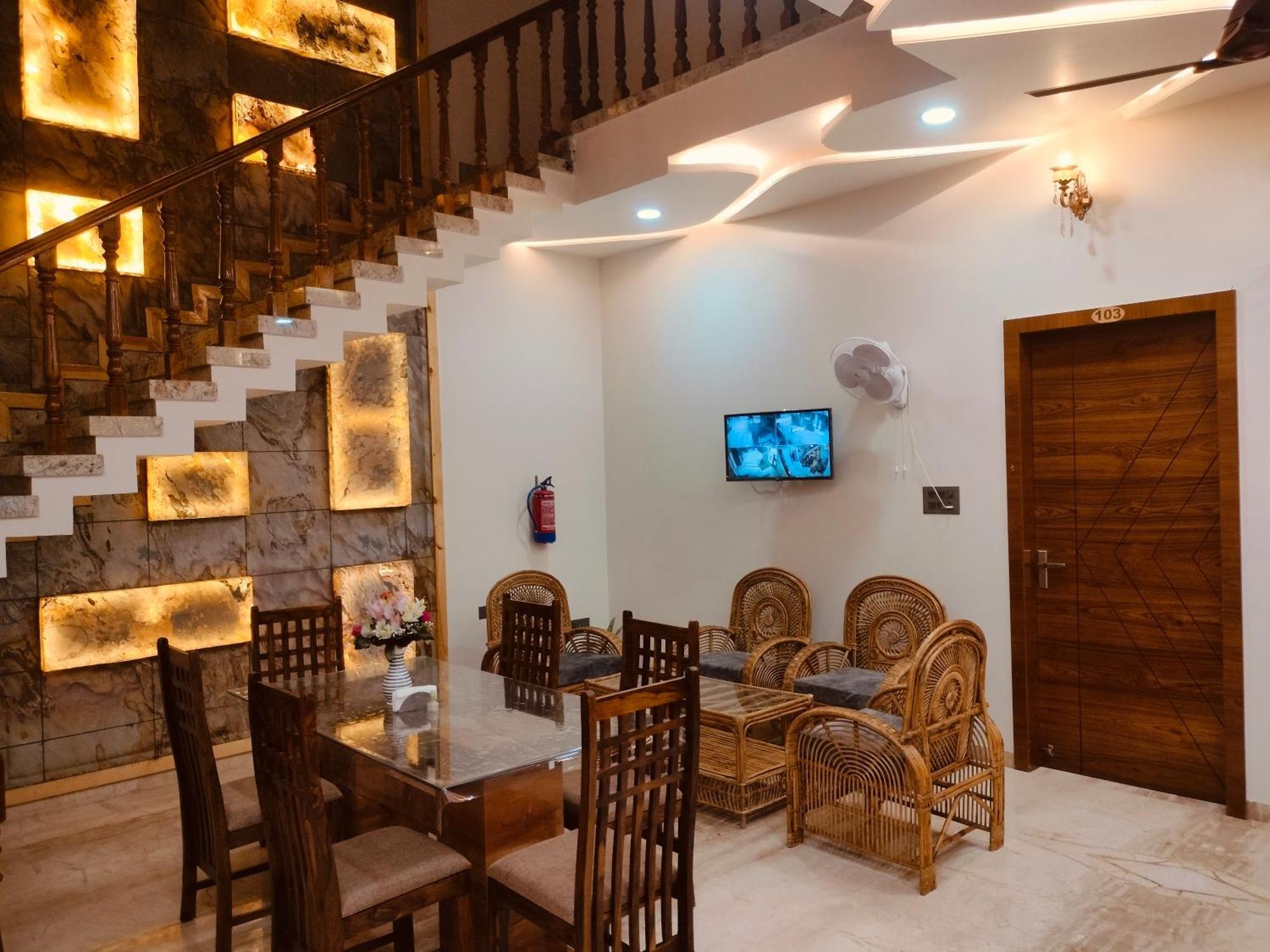 Amritam Palace A Luxury Ac Home Stay Ringas Exterior photo