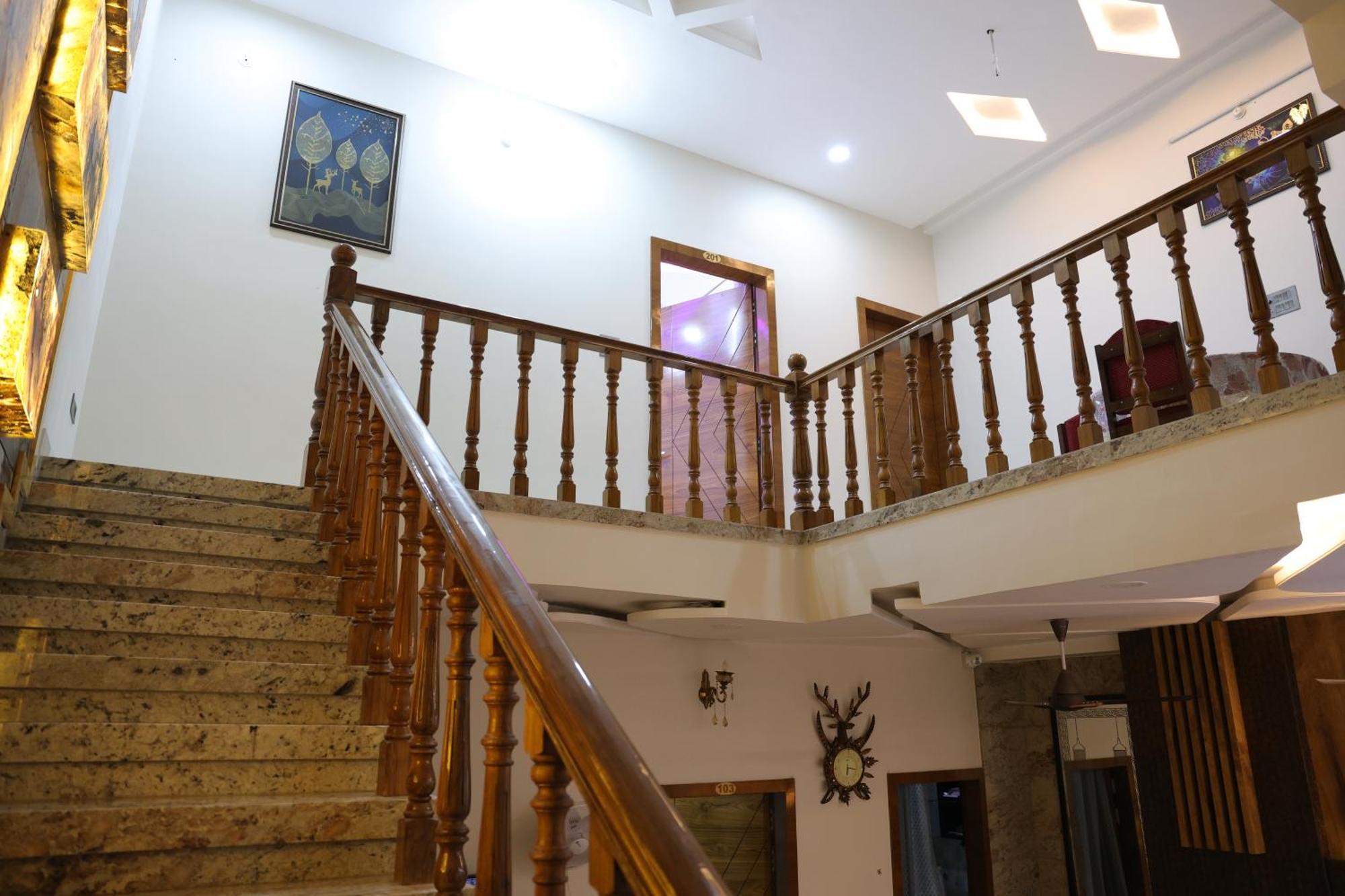 Amritam Palace A Luxury Ac Home Stay Ringas Exterior photo